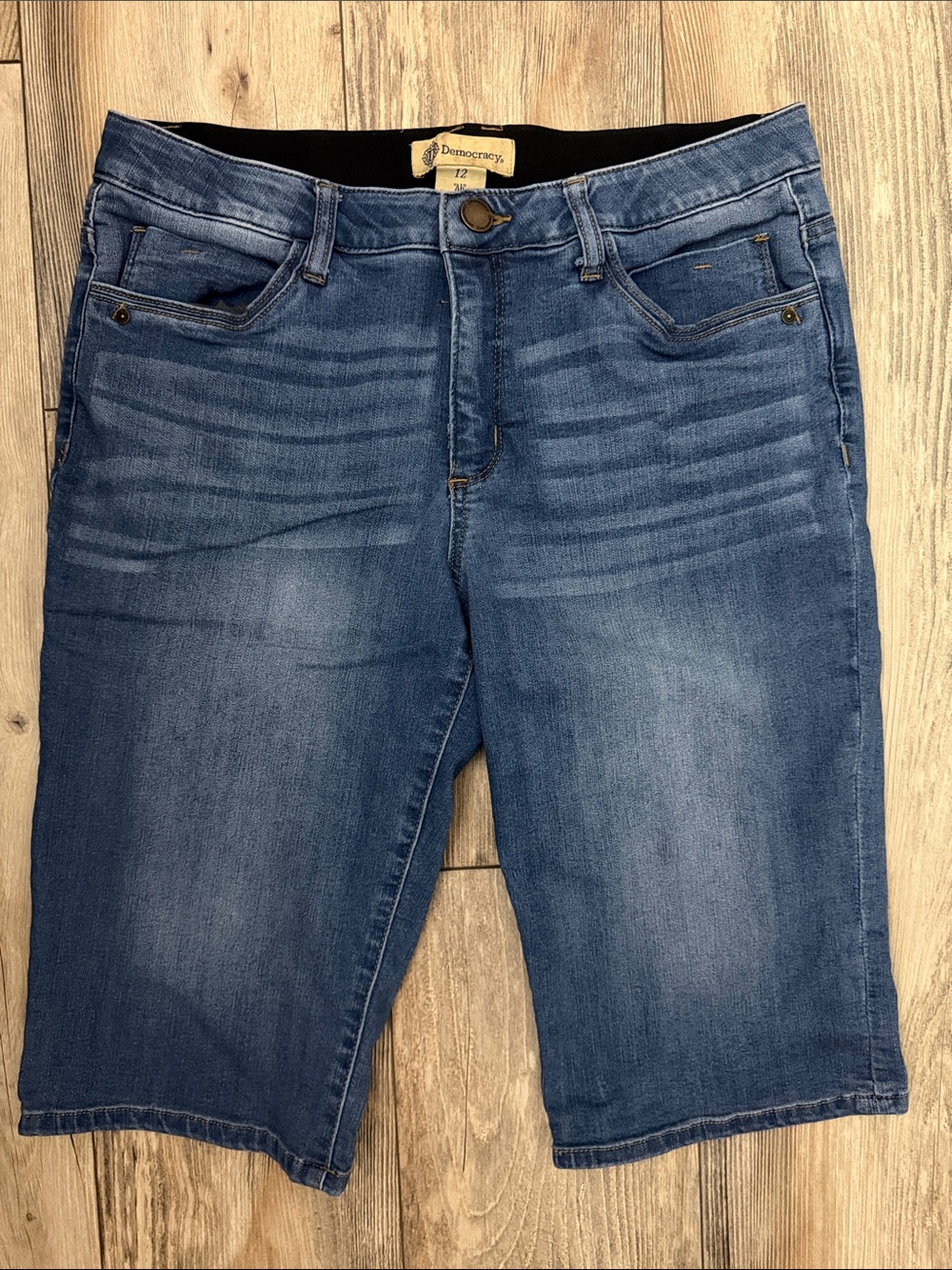 Democracy “Ab” Technology Medium Blue Denim Capri/Long Bermudas